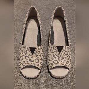 Toms Tan Leopard Print Espadrille Wedges